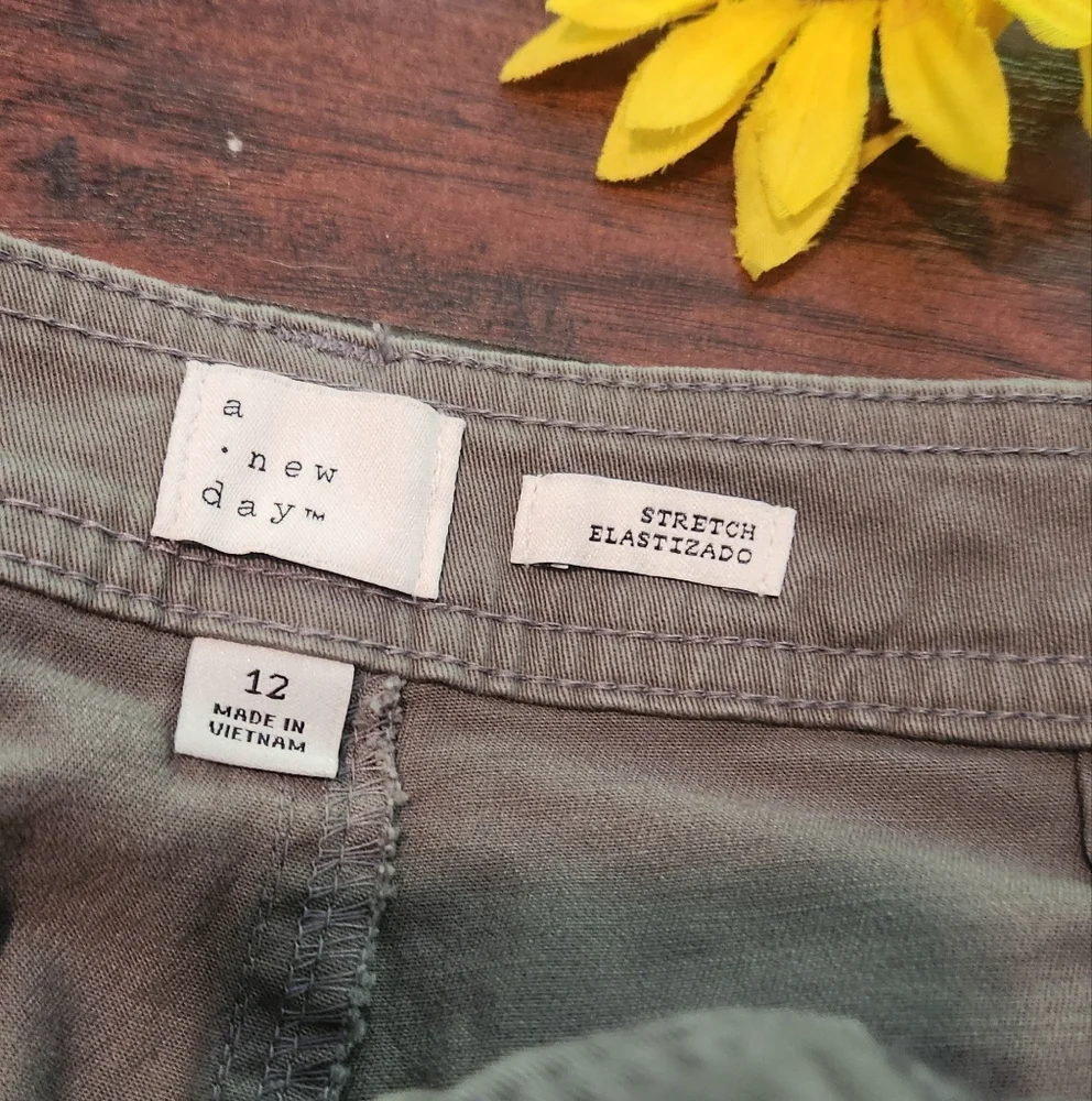 A New Dat High-Rise Tapered Ankle Chino Pants Elastizano